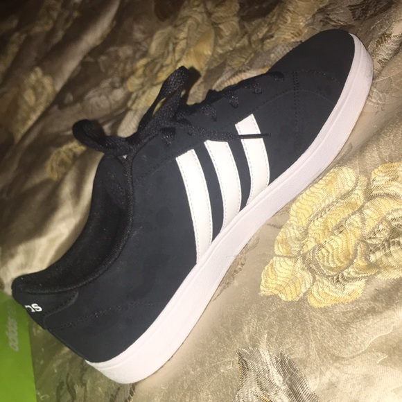 Size 8 US men's size Adidas "Baseline" shoes. - Picture 3 of 5